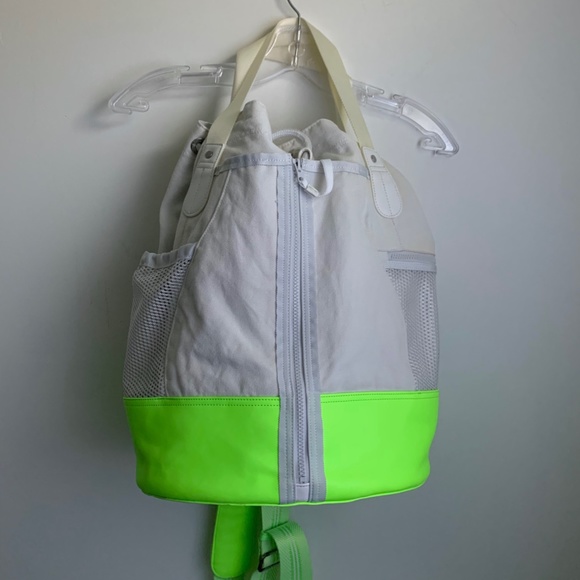 SOLD *Rare* Lululemon Rally Bag - Picture 7 of 14